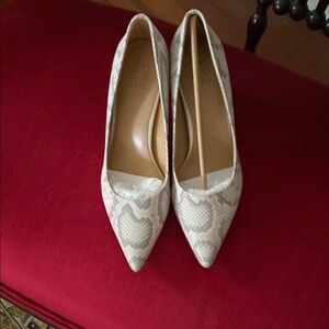 Elegant Beige Snakeskin Pattern 2 1/2” heel